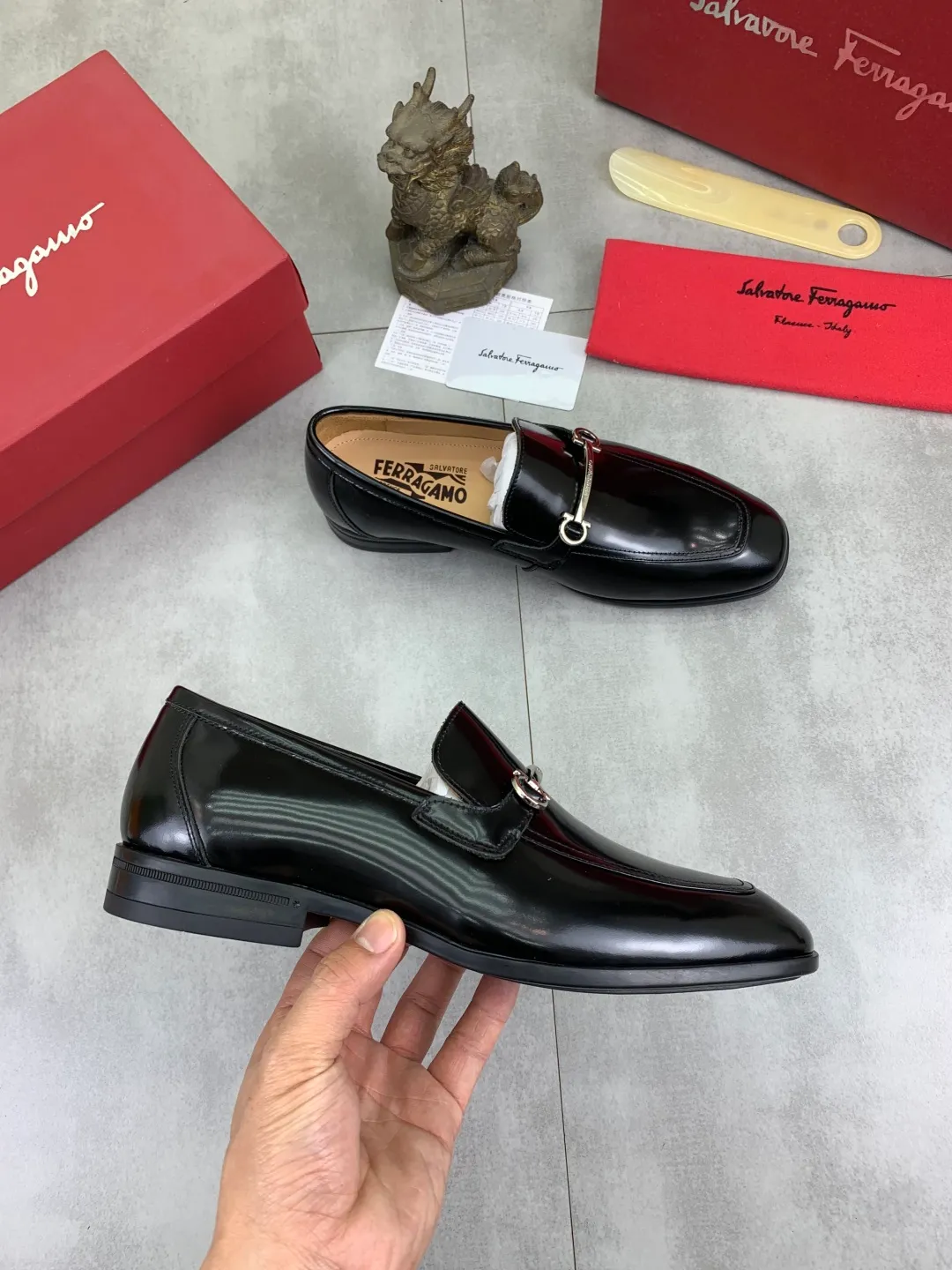 Men's Men's Shoes 💰P480💰[New Style] Water-dyed Niuli 🆘[Salvatore Ferragamo] Ferragamo's latest casual business leather shoes for men! Available at counters simultaneously! The fabric is made of specially imported original calfskin, the lining is made of imported water-dyed cowhide, and the original combination outsole is absolutely luxurious and leads the fashion trend. Matching code: 38-45; 4️⃣ colors available